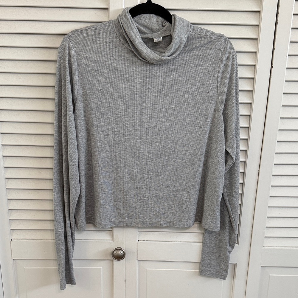 ULTRALITE Go-Dry Light Gray Knit Top - Size L - Picture 3 of 3